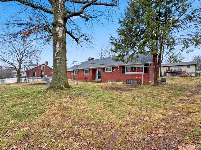 325 N MARKET Street N, Waterloo, IL 62298