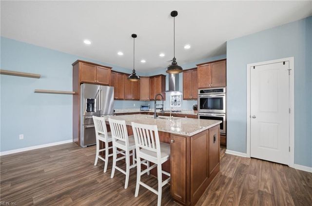 102 Oak Bend CT, Moyock, NC 27958