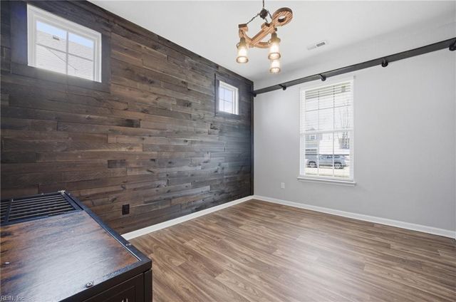 102 Oak Bend CT, Moyock, NC 27958