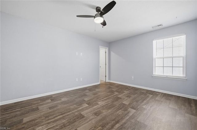 102 Oak Bend CT, Moyock, NC 27958