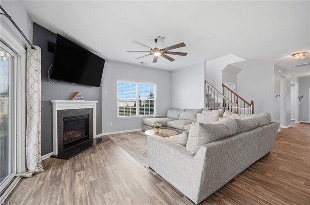 102 Oak Bend CT, Moyock, NC 27958