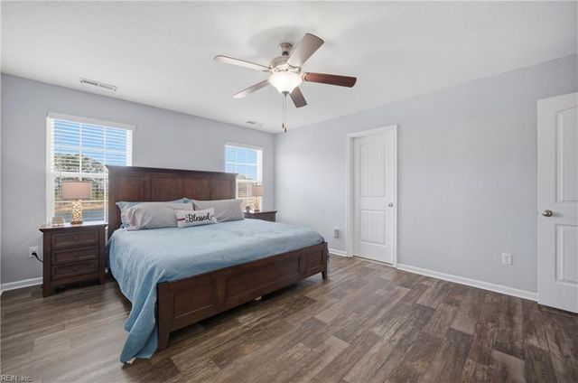 102 Oak Bend CT, Moyock, NC 27958