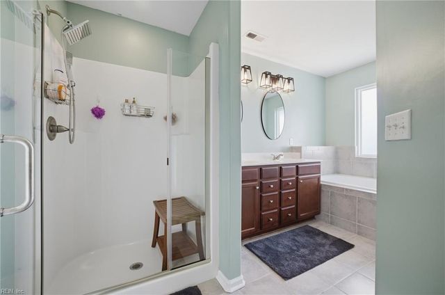 102 Oak Bend CT, Moyock, NC 27958