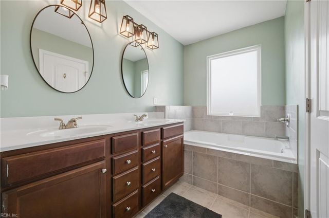 102 Oak Bend CT, Moyock, NC 27958