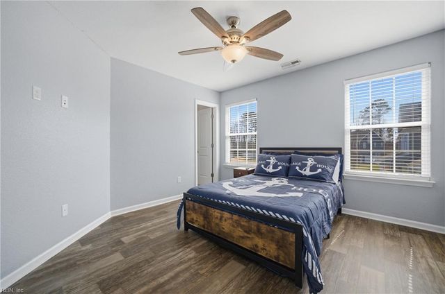 102 Oak Bend CT, Moyock, NC 27958