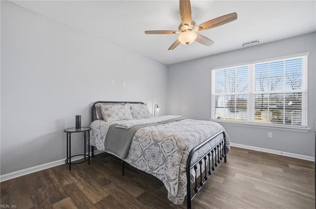 102 Oak Bend CT, Moyock, NC 27958