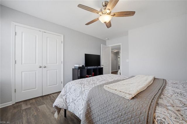 102 Oak Bend CT, Moyock, NC 27958