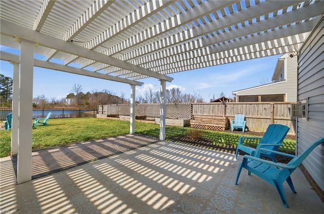 102 Oak Bend CT, Moyock, NC 27958