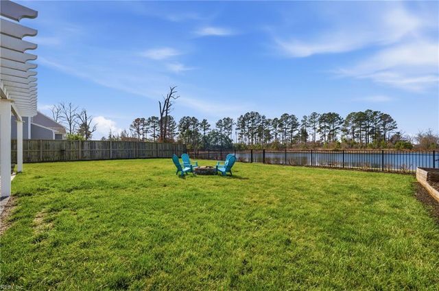 102 Oak Bend CT, Moyock, NC 27958