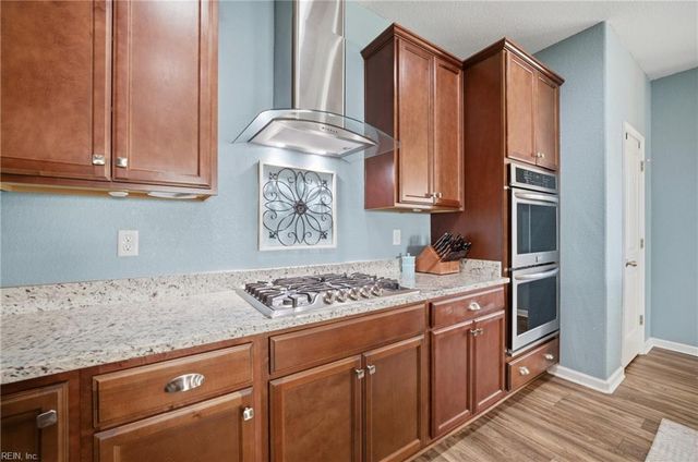 102 Oak Bend CT, Moyock, NC 27958