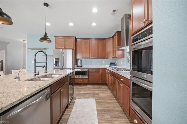 102 Oak Bend CT, Moyock, NC 27958