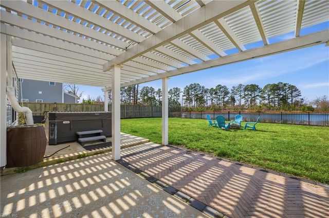 102 Oak Bend CT, Moyock, NC 27958