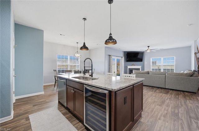 102 Oak Bend CT, Moyock, NC 27958