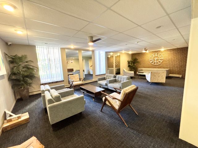 1321 S Finley Road 107, Lombard, IL 60148