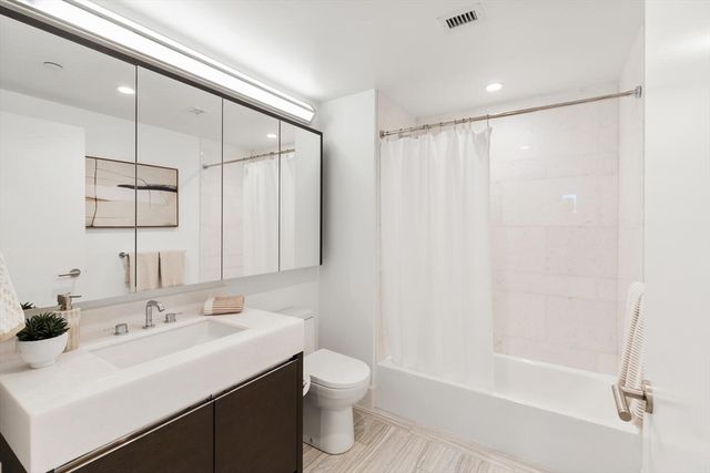 100 Lovejoy Wharf 8H, Boston, MA 02114