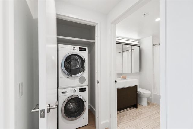 100 Lovejoy Wharf 8H, Boston, MA 02114