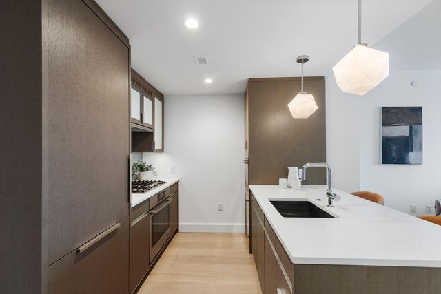 100 Lovejoy Wharf 8H, Boston, MA 02114