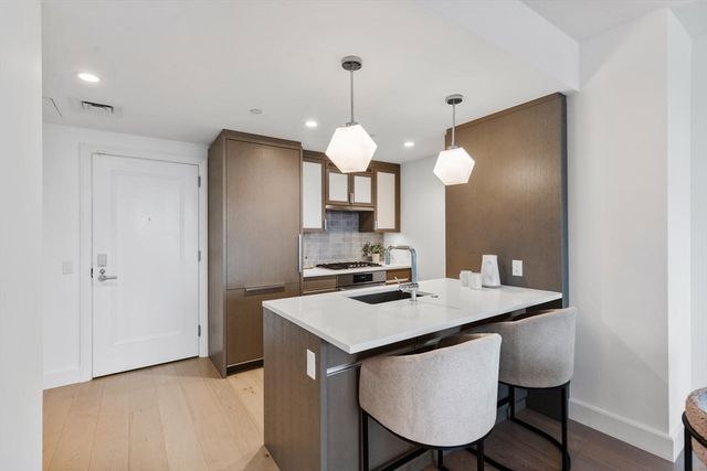 100 Lovejoy Wharf 8H, Boston, MA 02114