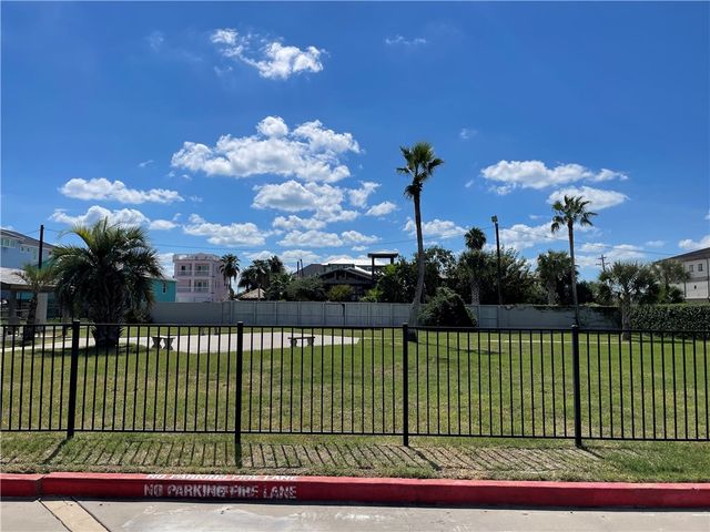 1000 N Station St 106, Port Aransas, TX 78373