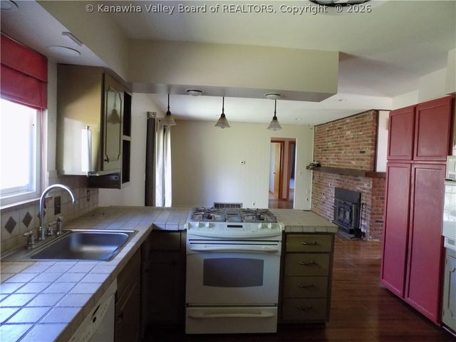 2008 Cortona Lane, Sissonville, WV 25320