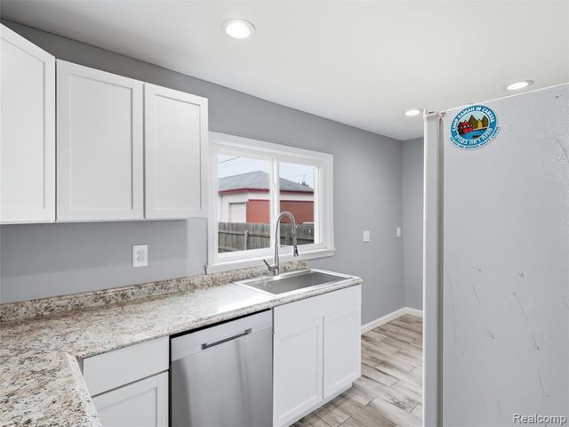15201 Cavour Street, Livonia, MI 48154
