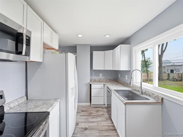 15201 Cavour Street, Livonia, MI 48154