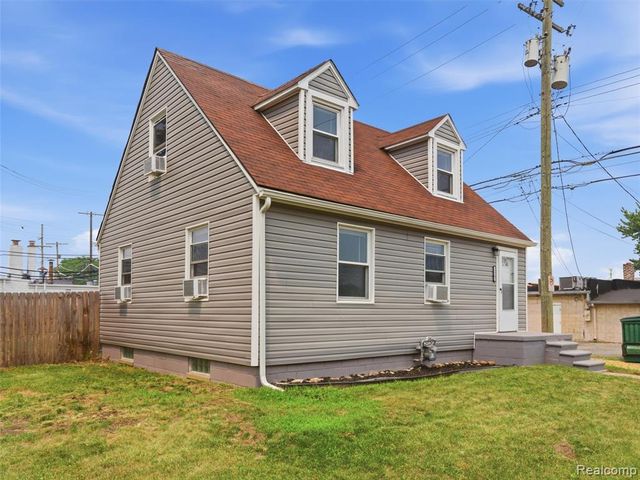 15201 Cavour Street, Livonia, MI 48154