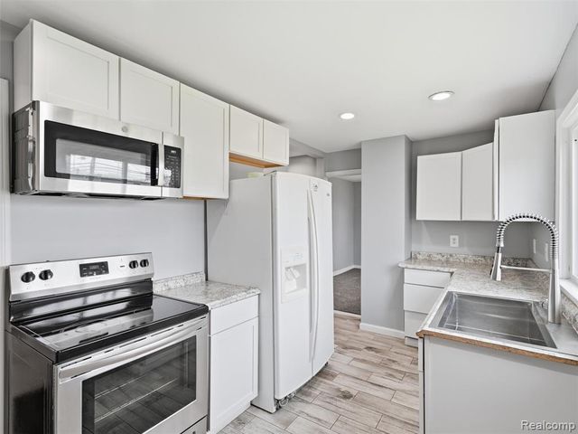 15201 Cavour Street, Livonia, MI 48154