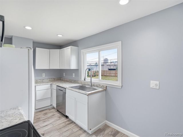 15201 Cavour Street, Livonia, MI 48154