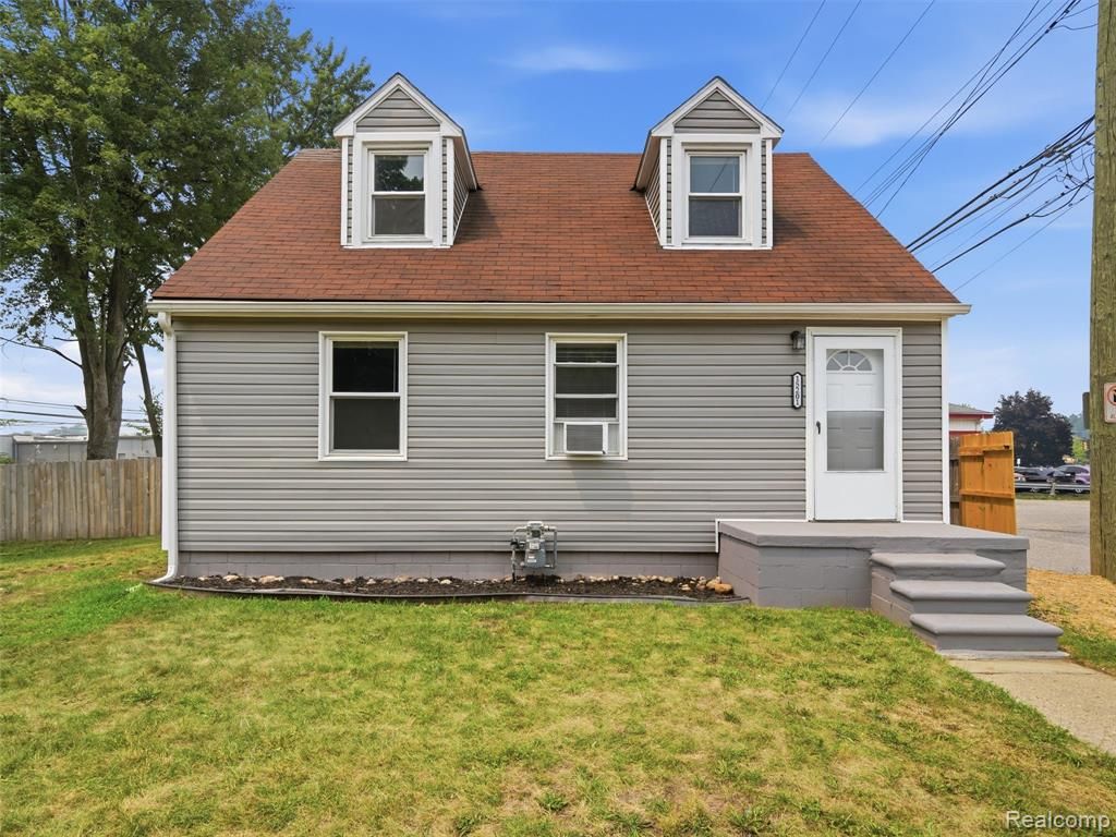 15201 Cavour Street, Livonia, MI 48154