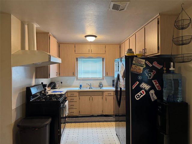 509 23rd Avenue N, Texas City, TX 77590