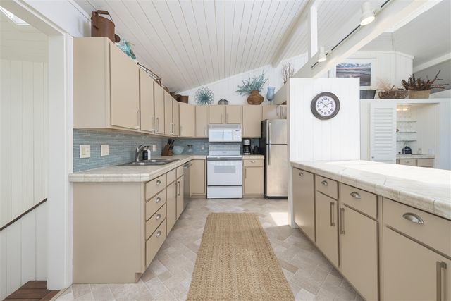 80132 Linden Hills Street, Covert, MI 49043