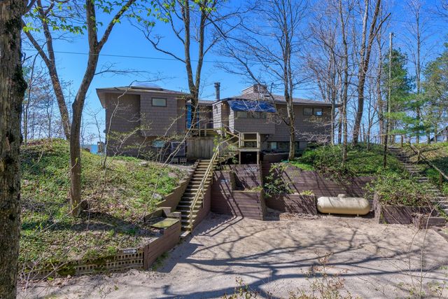 80132 Linden Hills Street, Covert, MI 49043