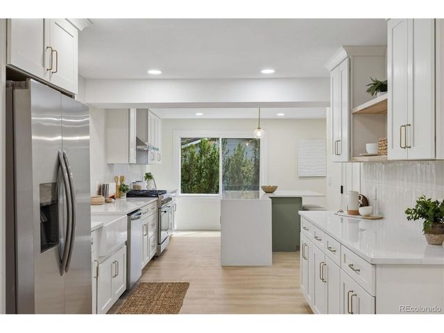 7570 S Reed Ct, Littleton, CO 80128