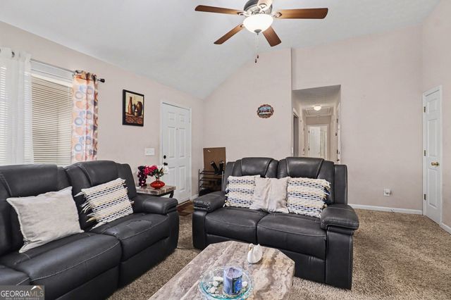 211 Stoney Point Cove, Carrollton, GA 30116