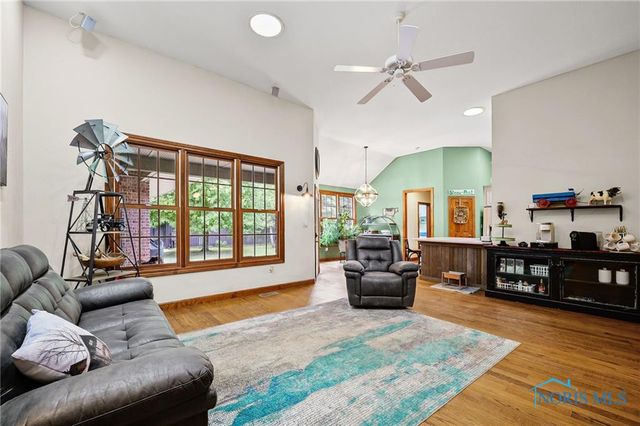 5531 S Fulton Lucas Road, Swanton, OH 43558