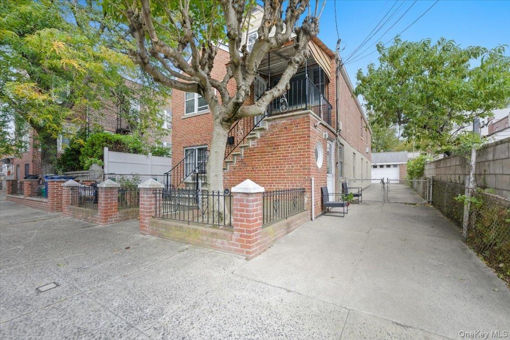 2708 Seymour Avenue, Bronx, NY 10469