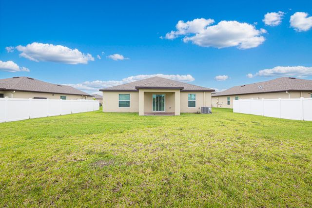 988 Bent Creek Drive, Fort Pierce, FL 34947