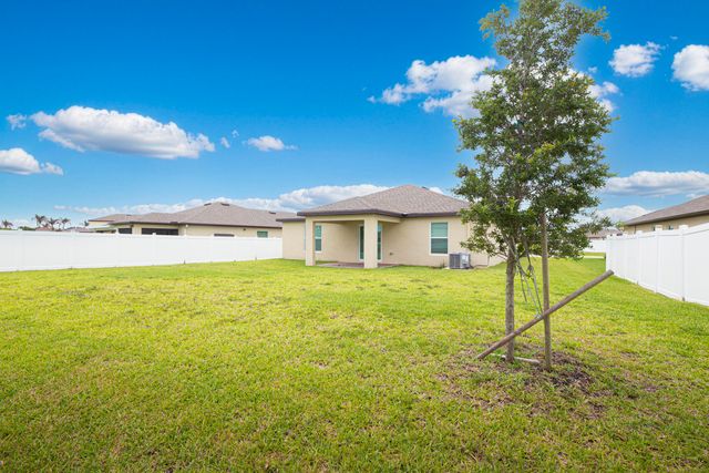 988 Bent Creek Drive, Fort Pierce, FL 34947