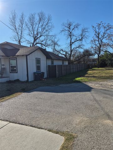 825 Holden Street, Fort Worth, TX 76111