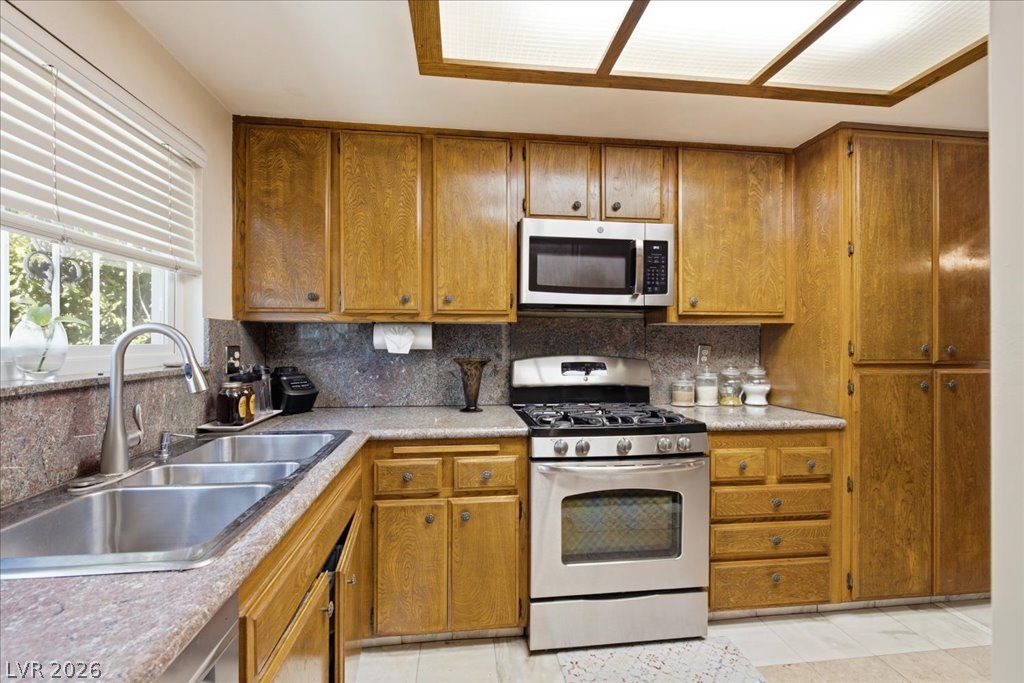 6305 Arcadia Avenue, Las Vegas, NV 89118 — photo 5