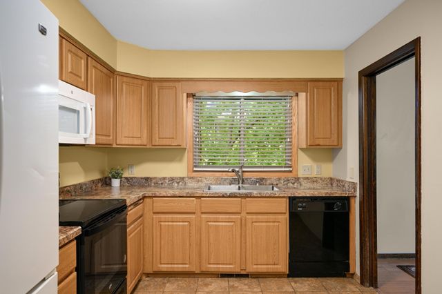 1989 Foxridge Road, Saint Paul, MN 55119