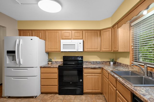 1989 Foxridge Road, Saint Paul, MN 55119