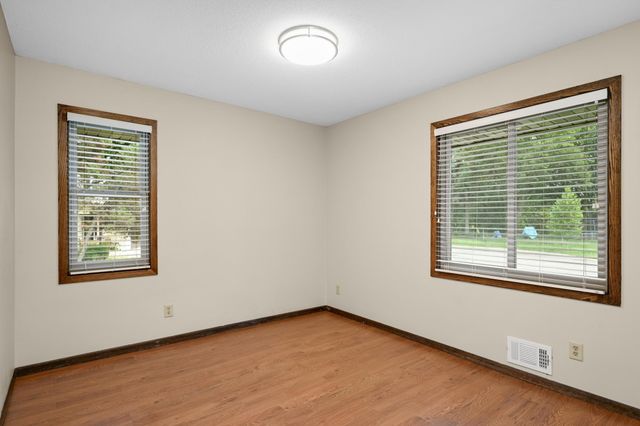 1989 Foxridge Road, Saint Paul, MN 55119