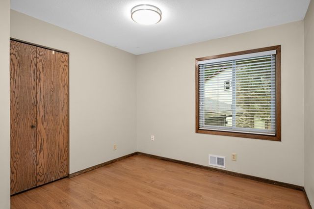 1989 Foxridge Road, Saint Paul, MN 55119