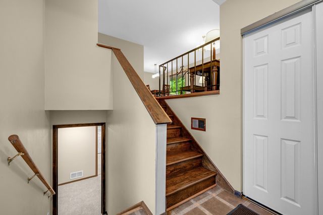 1989 Foxridge Road, Saint Paul, MN 55119