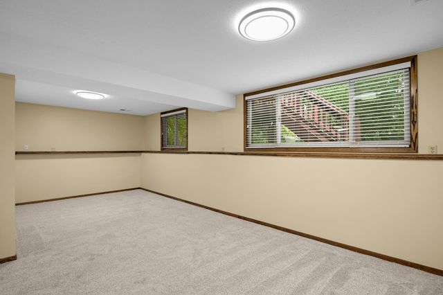 1989 Foxridge Road, Saint Paul, MN 55119