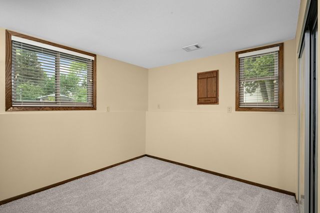1989 Foxridge Road, Saint Paul, MN 55119