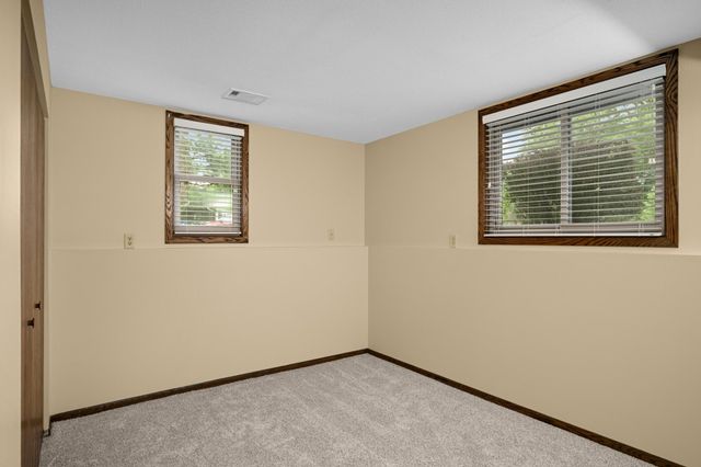 1989 Foxridge Road, Saint Paul, MN 55119