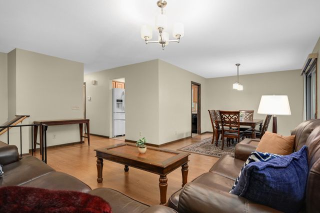 1989 Foxridge Road, Saint Paul, MN 55119